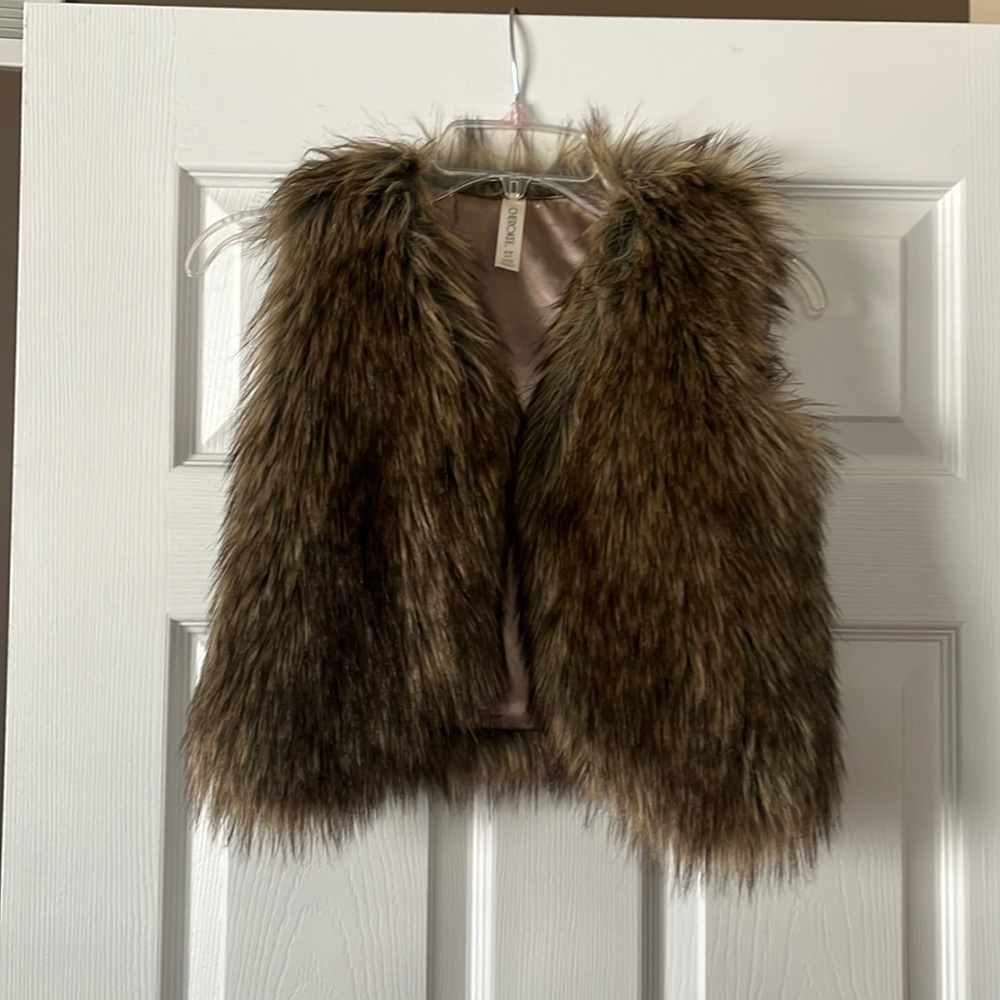 COPY - Faux fur girls vest! Great condition! Size 6/7